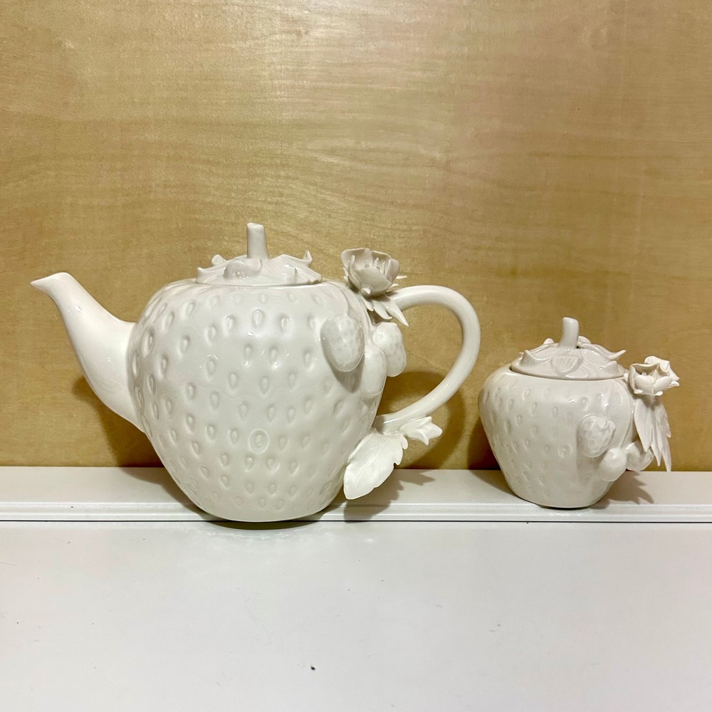 Grace Teaware Sculpted White Ceramic Strawberry Teapot & Sugar Bowl Set w/Repair
